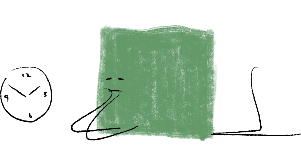 Teaterleg 3 En lille grøn firkant ligger på gulvet og kigger på et ur