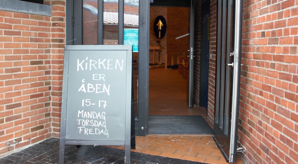 Åben kirke i Husum Kirke Husum Kirke har tre dage om ugen åbnet kirkerummet under corona-pandemien